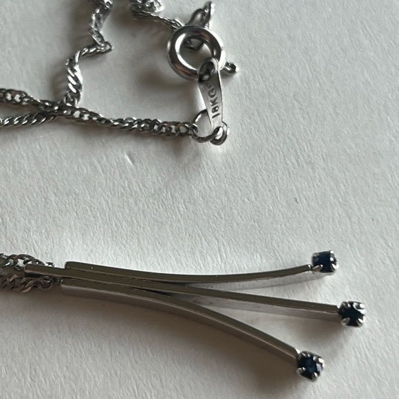 Avon Silver & Sapphire Pendant on 18kGP Chain + 3 Pairs Earrings~silver&blue - Picture 3 of 12